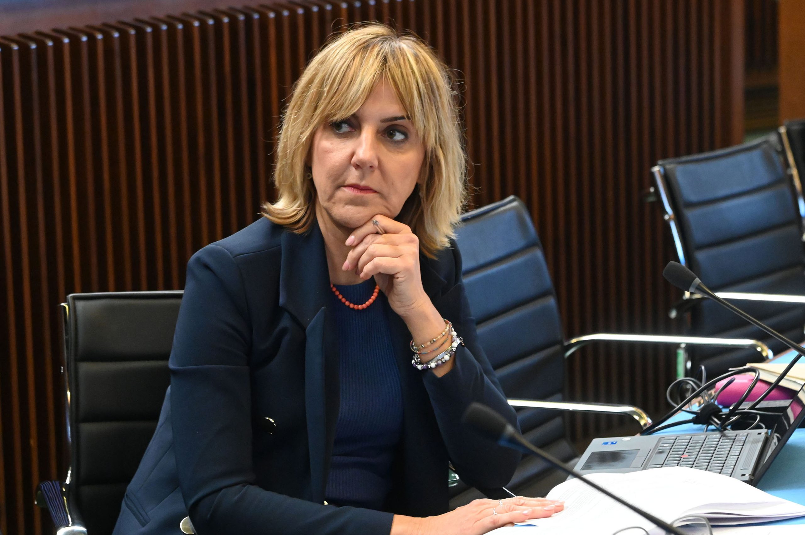 Lucia Buna durante una seduta del Consiglio regionale